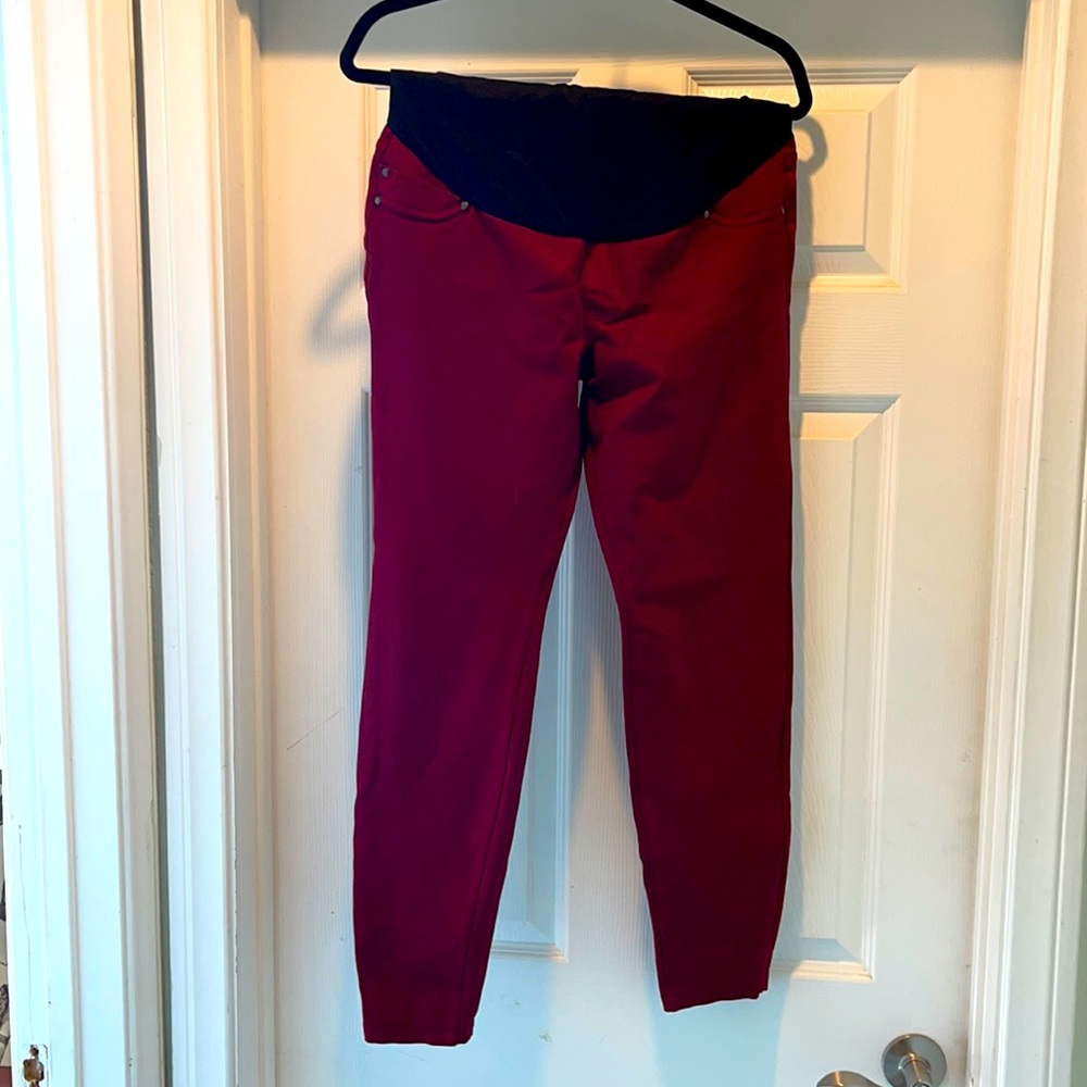 Maternity pants-legging style. Size 8 in burgundy